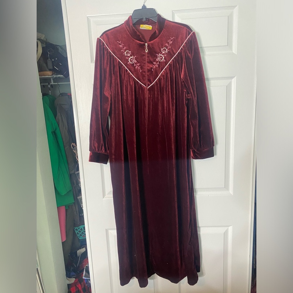 Hamilton Burgundy Velvet Long Sleep Robe - Picture 2 of 8